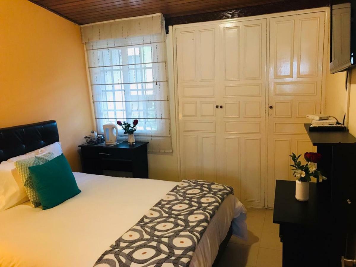 Casa Prada Bed & Breakfast Богота Екстериор снимка